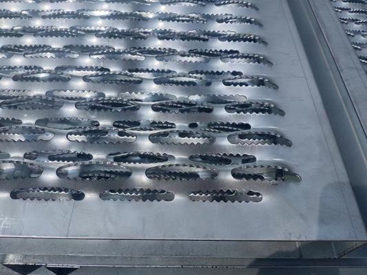 2mm Yuvarlak Delik Kavrama Dikme Merdiven Platformu EN Standardı İçin Çelik Izgara Galvanizli Çelik