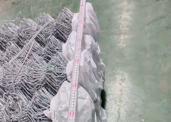 Dayanıklı Siyah Zincir Bağlantı Çit Gizlilik Kumaş Sıcak Daldırma Galvanizli Örgü Çit