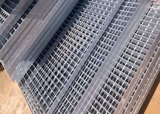 Sabitleme Braketleri ile Delikli Metal Hasır HDG Çelik Izgara Merdiven Basamağı