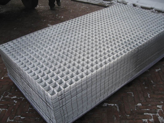 15 * 15 cm kaynaklı tel örgü paneli İnşaat için düşük karbonlu çelik