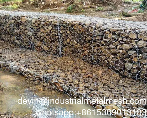 Dayanıklı sıcak batırılmış galvanizli kaynaklı örgütlü gabion tel sepeti nehir yatağı koruması için