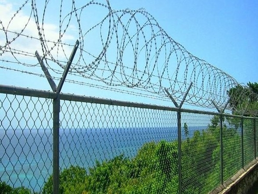 Jiletli Tel ile Çinko Kaplı Galvanizli Çelik Zincir Bağlantı Çit Uygulaması