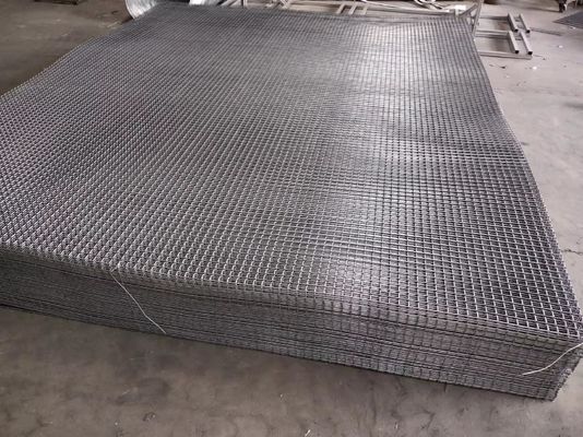 3.4mm Galvanizli Kaynaklı Tel Çit Panelleri 15cm Açı 1.22*2.44 Siyah