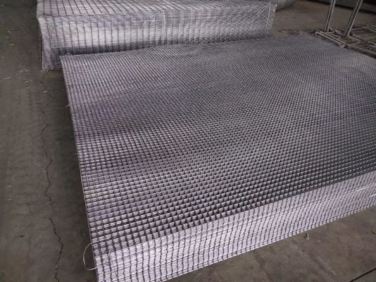 3.4mm Galvanizli Kaynaklı Tel Çit Panelleri 15cm Açı 1.22*2.44 Siyah