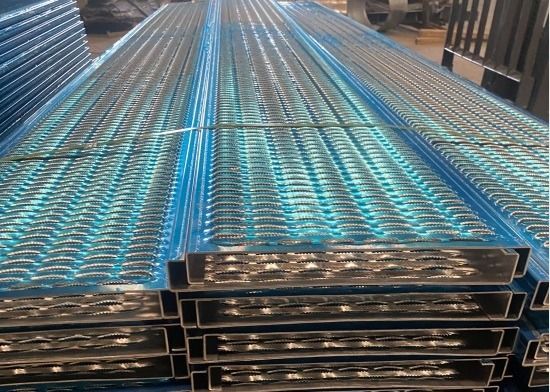 Sıcak batırılmış galvanizli 32 * 5mm Çelik Yürüyüş Çapı Yakalama Strut Izgara