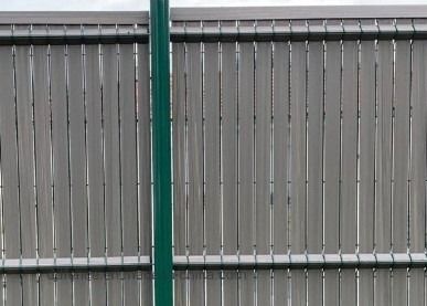 Dış Dekoratif 4ft Eğimli Metal Çit Plastik Pvc Kaplı