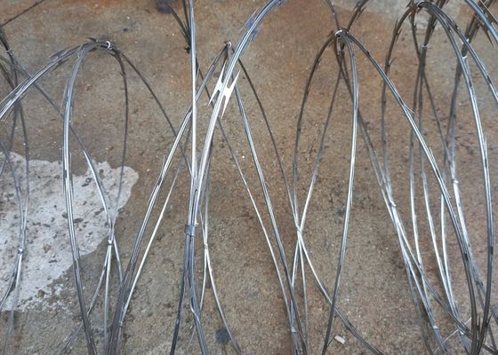 % 5 indirim PVC PE kaplı Galvanizli Yüksek Güçlü Bıçaklı Dikenli Tel Koruma Ağı / Çiftlik Çitleri