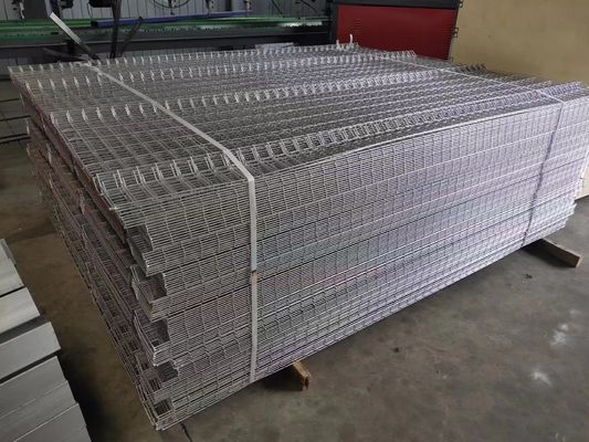 3D Eğimli Güvenlik Koruyucu Paneli Kaynak Tel Ağı Metal Çit Paneli