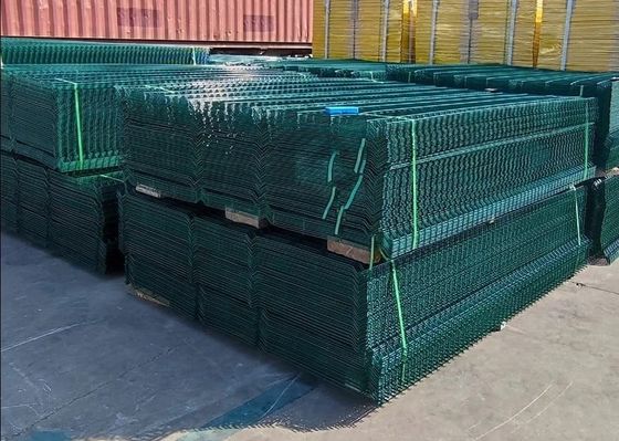 Galvanizli 3D Panel Çit 3D Eğimli Çelik Kaynalmış Çit Eğimli Tel Çit V Mesh Tel Çit Güvenlik Çit