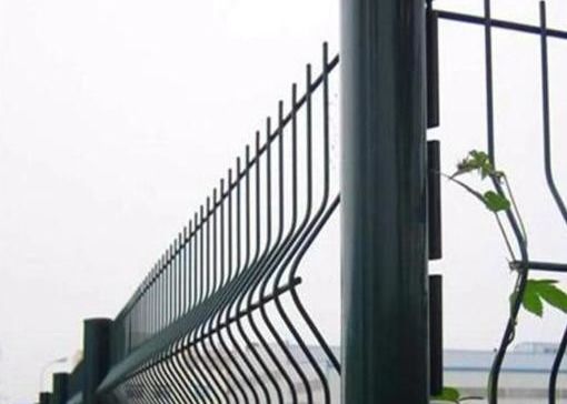 PVC kaplı galvanizli kaynaklı 3 boyutlu bükülü kavisli tel örgü çit