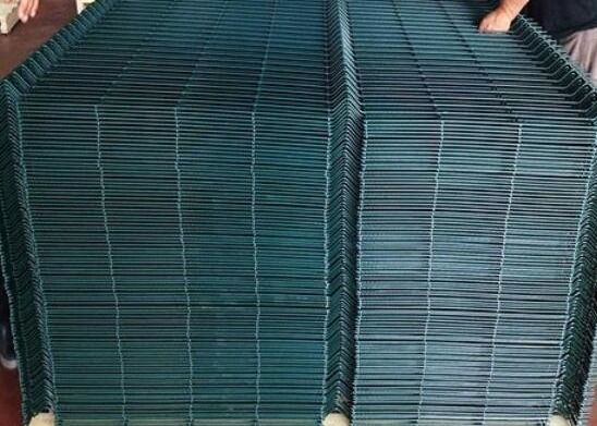 Yüksek Kaliteli Eğri Kaynalmış Çit Eğri 3D Tel Ağı Çit 3D V Çit