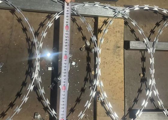 Koruma Ağı / Çiftlik Çitleri için Yüksek Güçlü Telaş Dikenli Tel