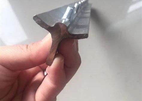 Ağır 9 inçlik çelik çit T Post 8 inç sabitleyici plaka 1.25lbs Per Foot