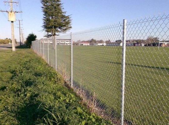 Yüksek güvenlikli dikenli telli galvanizli zincir bağlantı çit 5 mm çapı 3 metre yüksekliğinde