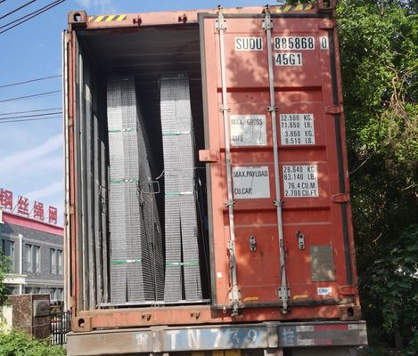 3.4mm Galvanizli Kaynaklı Tel Çit Panelleri 15cm Açı 1.22*2.44 Siyah