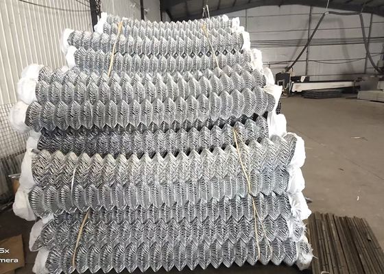 1 * 1 1.2m Çiftlik Alanı Galvanizli Çelik Tel Zincir Bağlantı Kumaş Eskrim