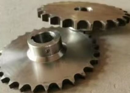 DIN Sprocket 24B 28B 32B 10mm Diş ve C45 malzemesi ile zincir tekerleği