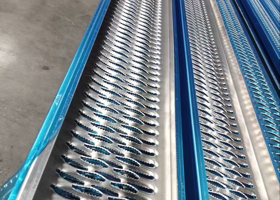 Sıcak Daldırma Galvanizli Kavrama Dikme Delikli Metal Mesh Plank Gümüş