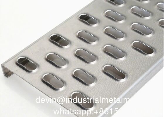 Galvanizli Yaprak Oval Yakalama Strut Çalışma Platformu Yürüyüş Yol Güvenlik ızgara