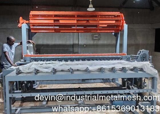 Sığır Çit Ekipmanı Tel Ağı Yapma Makinesi Çelik Tel Çizimi Normal Tip Hinge Ortak Alan Geyik Çit Yapma Makinesi