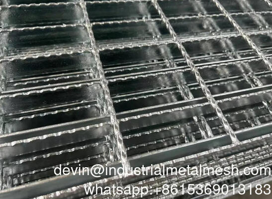 Q235 / Q345 Malzeme Kare Tasarımlı Lot Açması için Galvanizli Çelik Drenaj Izgarası