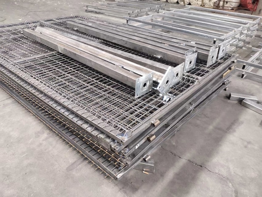 Ev Dış Mekan Dekoratif Kaynaklı Tel Sert Örgü Metal Kavisli Panel 3D Bahçe Çiti