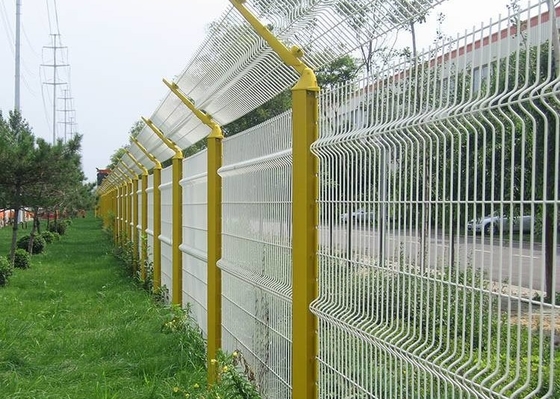 Fabrika fiyat galvanizli çelik kaynaklı bükme çit 3D kavisli metal kaynaklı tel örgü