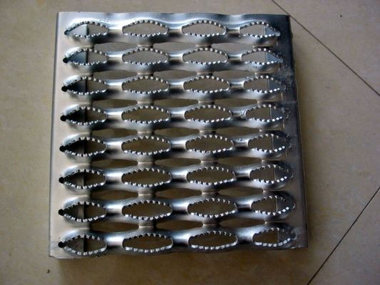 Merdiven Basamakları Rampalar ve Güverteler İçin Max 6000mm Kavrama Dikme Güvenlik Izgarası