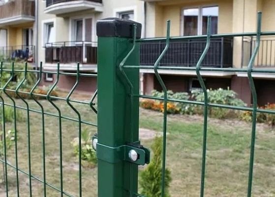 Tozla kaplı kıvrımlı çelik çit bahçe ticari alan hastaneleri için