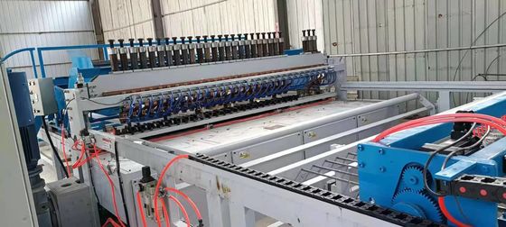 2500mm Kaynaklı İnşaat Ağı Çapraz Tel Uzayı 50-200mm Tel Ağı Kaynak Makineleri