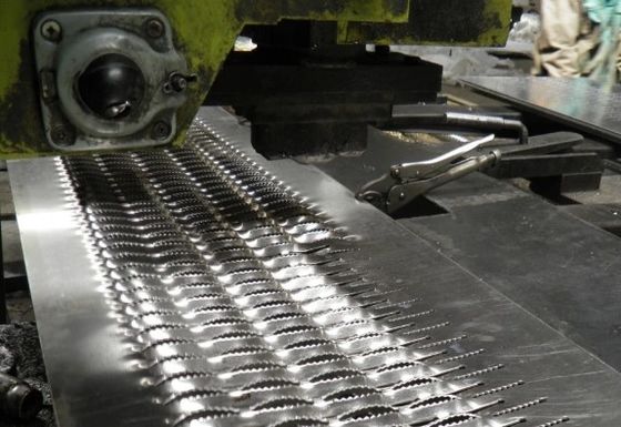 Maksimum 6000mm Düzenli Yakalama Çaprazı Merdiven Basamakları Ramplar ve Güverteler
