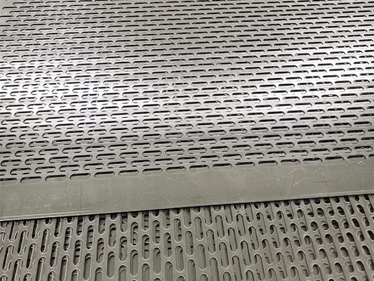 Doğa Yüzey Finish Slot Hole Perforated Mesh Filter Çözümü Sıvı ve Katı Filtrasyon için 1.2 X 2.4 M