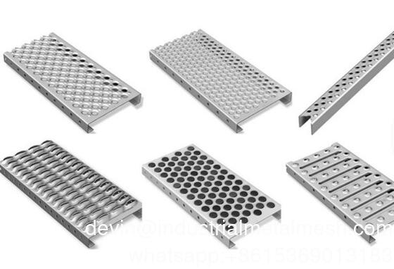 Ağır Güçlü Korozyona Dirençli Timsah Ağzı Perforasyonlu Güvenlik Yakalama Çubuğu Petrol Rafinasyonları / Güç için Kaydırma Karşıtı Izgara