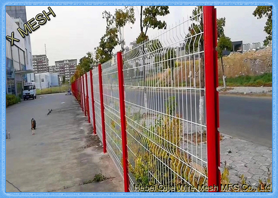 10 Ölçer Üçgen Kavisli Metal Çit 3D Hasır Çit Siyah PVC Kaplamalı SGS Onaylandı