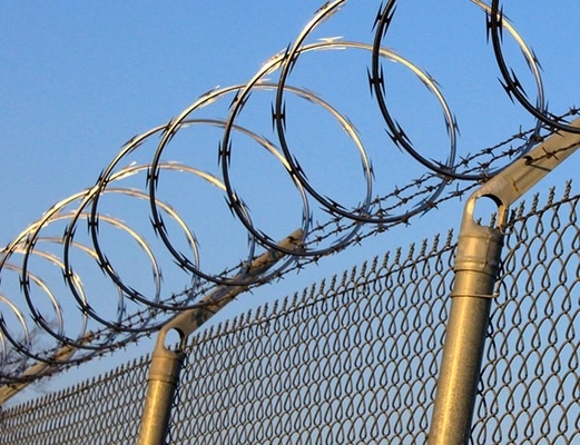 Jiletli Tel ile Çinko Kaplı Galvanizli Çelik Zincir Bağlantı Çit Uygulaması